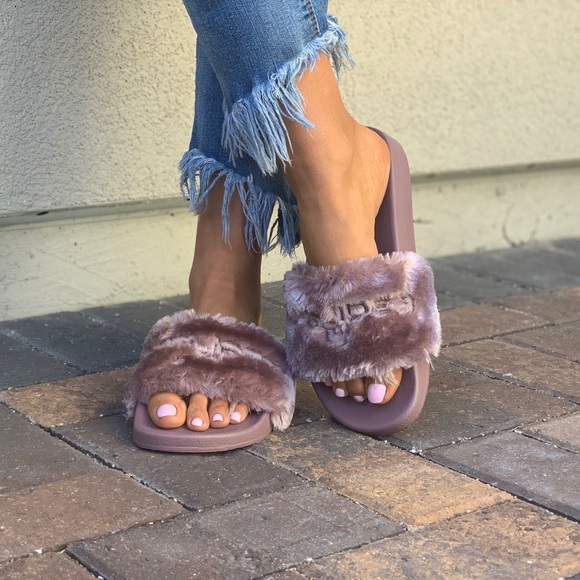 NIB Mauve Blush Furry Fuzzy Slip On Slides - Picture 3 of 8
